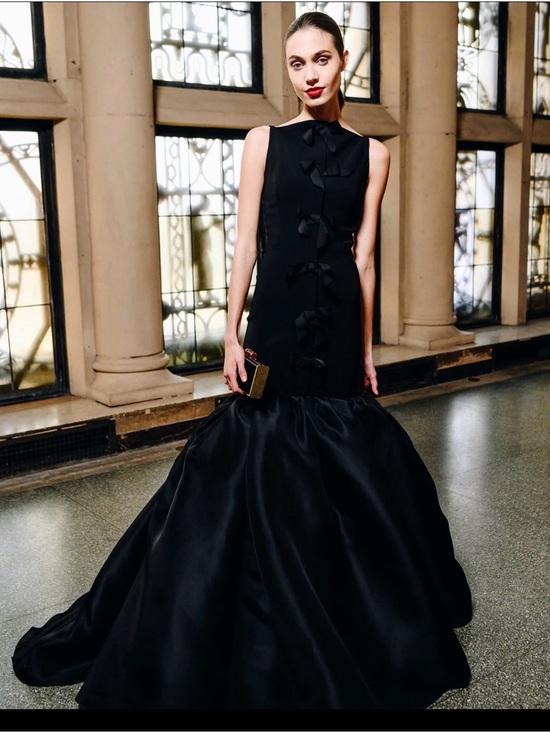 Dresses & Skirts - Elegant Black Bow-Accent Evening Dress
